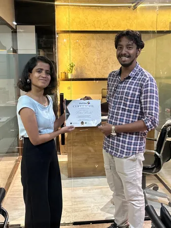 Nilove Mandal receiving Certificate of Appreciation from Kajol Pandey, Founder of WiseTribes